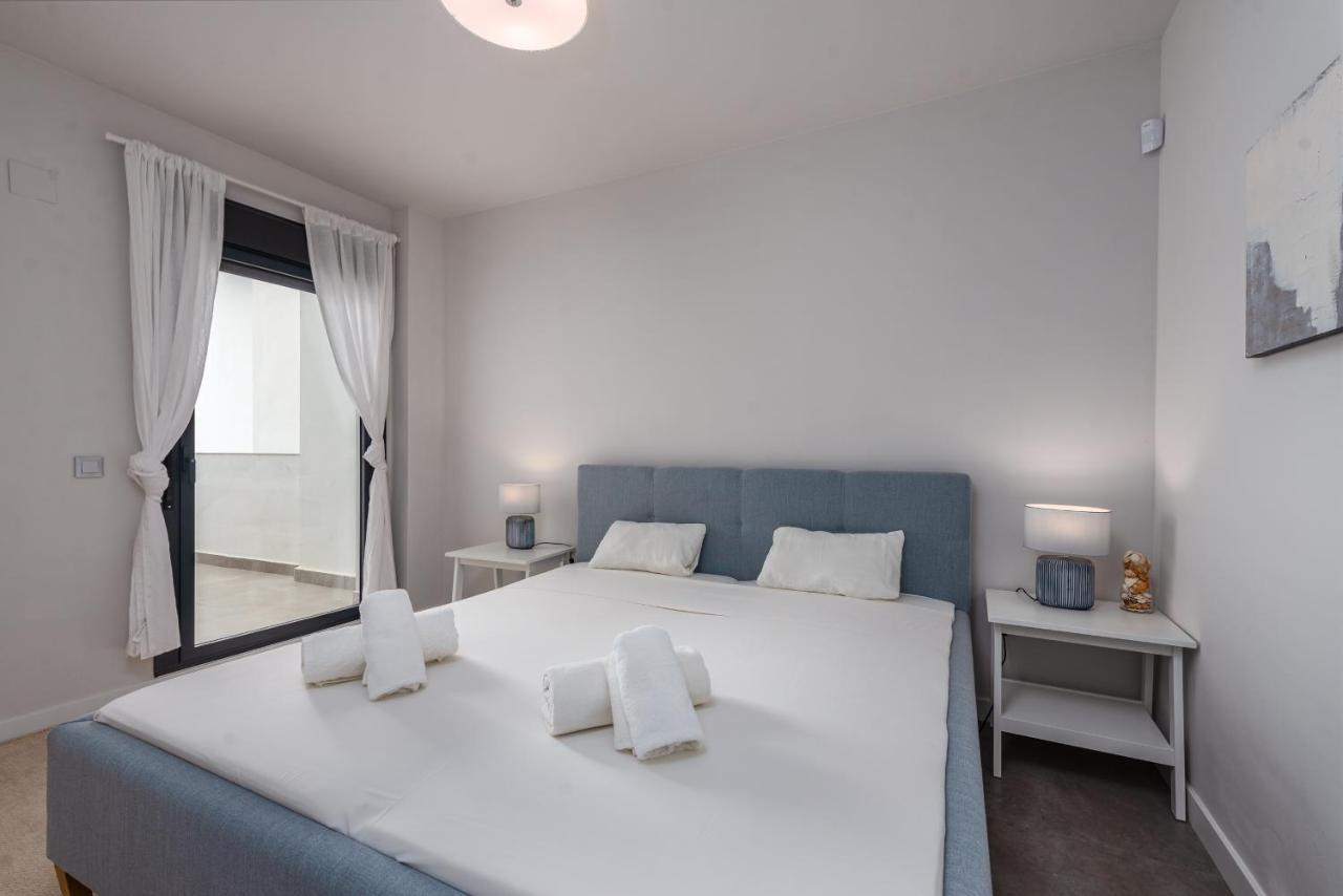 Luxurious Apartment With Sea Views Blue Suites B2-103 مانيلفا المظهر الخارجي الصورة