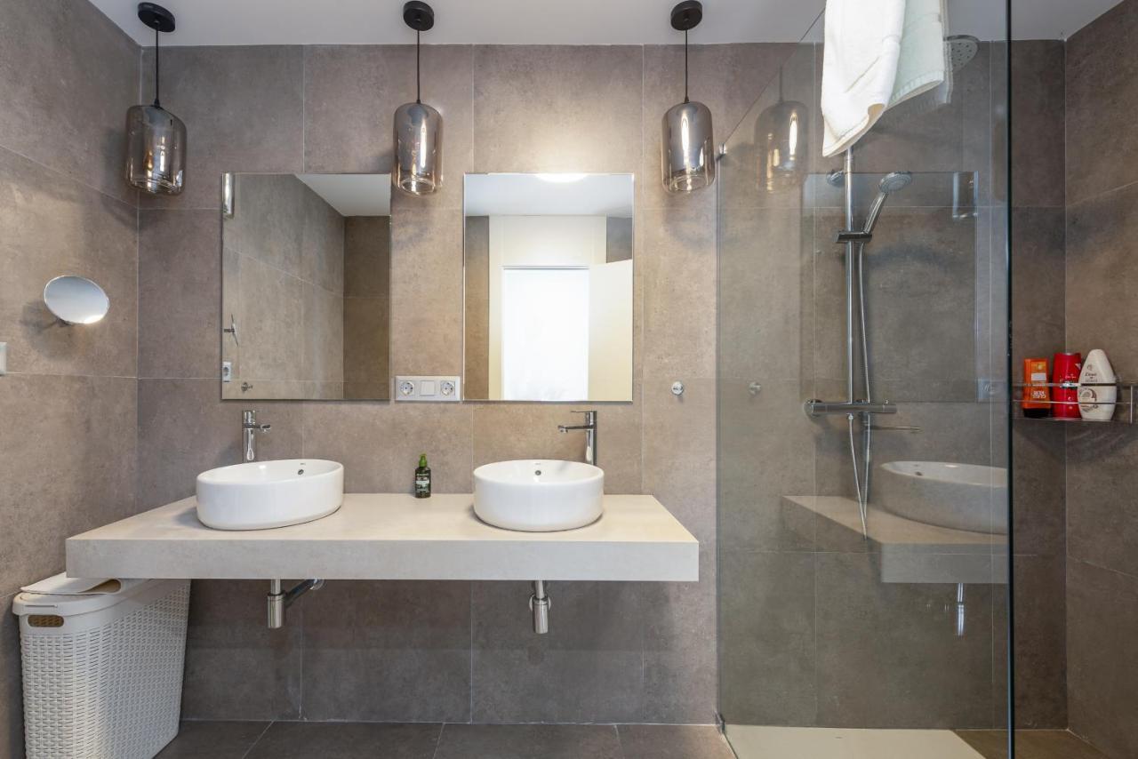 Luxurious Apartment With Sea Views Blue Suites B2-103 مانيلفا المظهر الخارجي الصورة