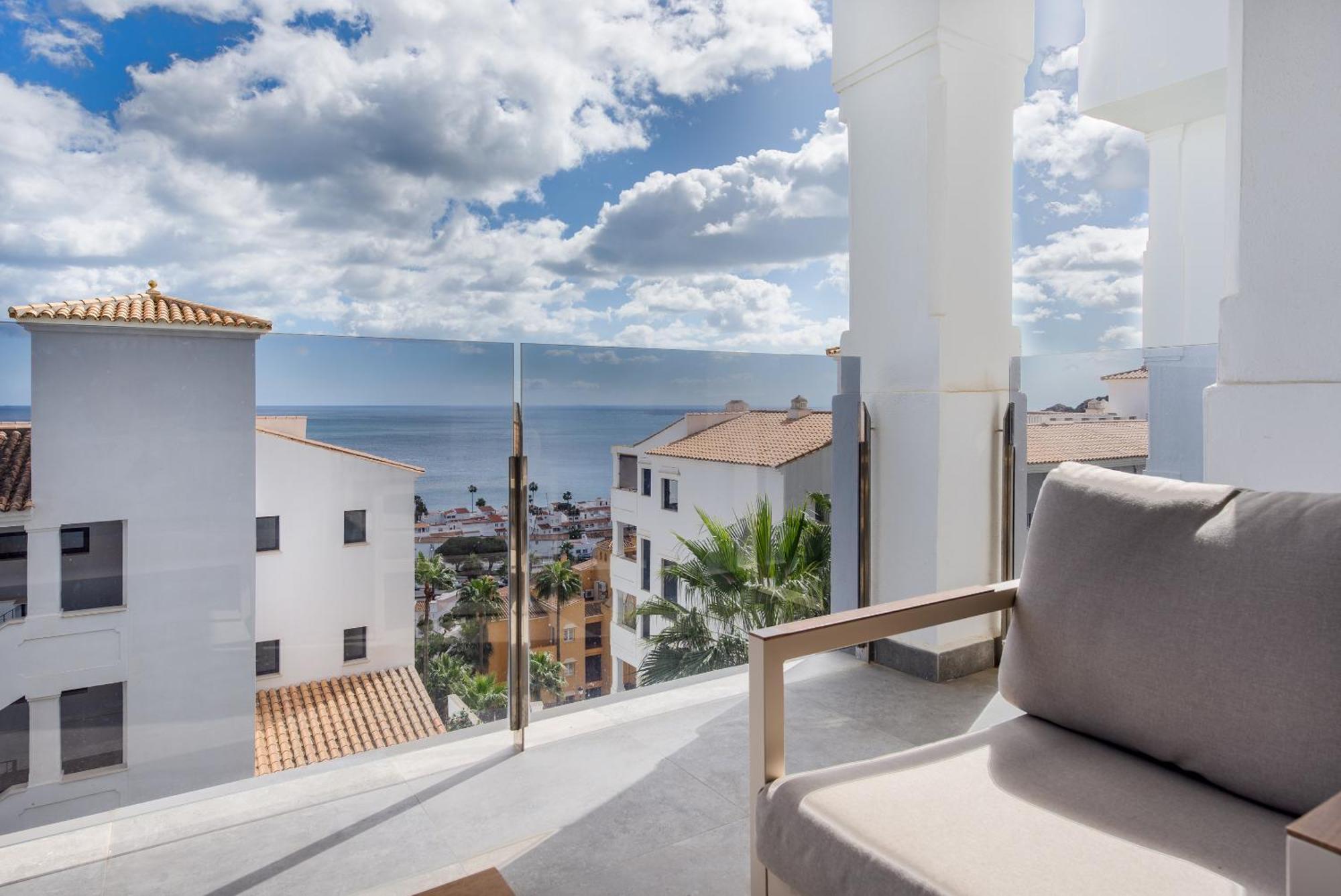 Luxurious Apartment With Sea Views Blue Suites B2-103 مانيلفا المظهر الخارجي الصورة