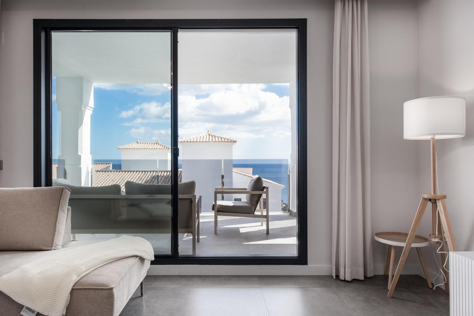 Luxurious Apartment With Sea Views Blue Suites B2-103 مانيلفا المظهر الخارجي الصورة
