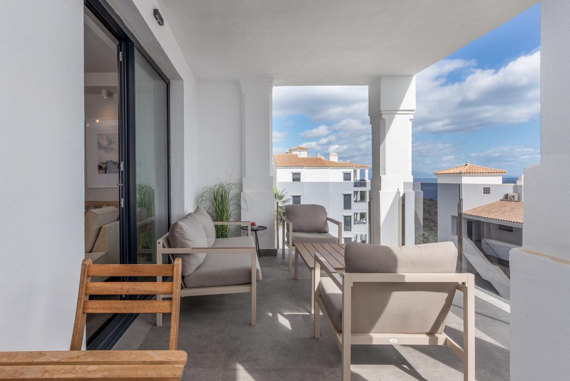 Luxurious Apartment With Sea Views Blue Suites B2-103 مانيلفا المظهر الخارجي الصورة